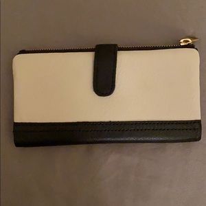 Black and white FOSSIL wallet, NWT